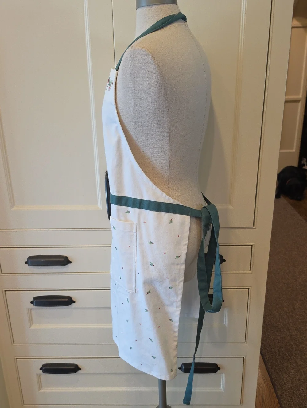 Williams Sonoma Peter Rabbit Holiday Apron NWT Hard To Find